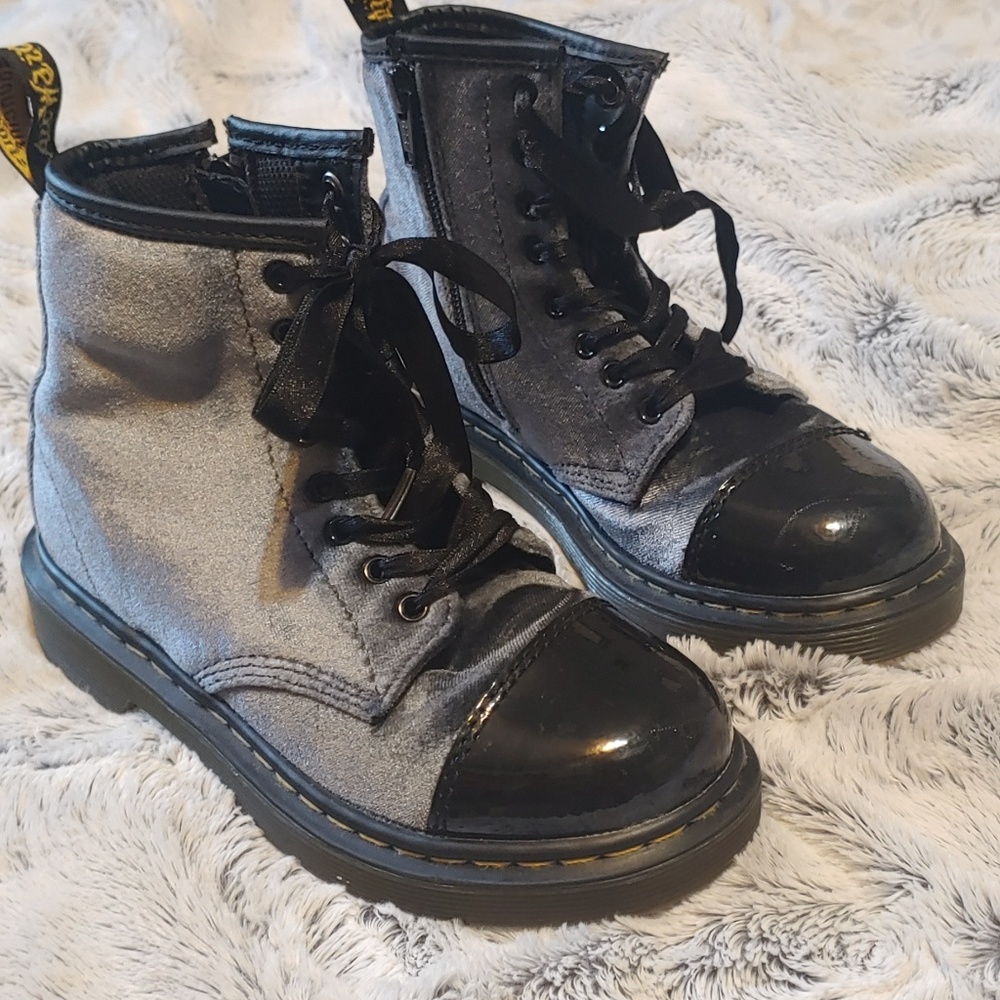 NWOB Doc Martens Silver Velvet Leather Toe 13